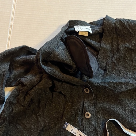 VTG-K Studio-size L-dark gray, four button V-neck short cardigan. Shoulder pads. - Picture 5 of 8